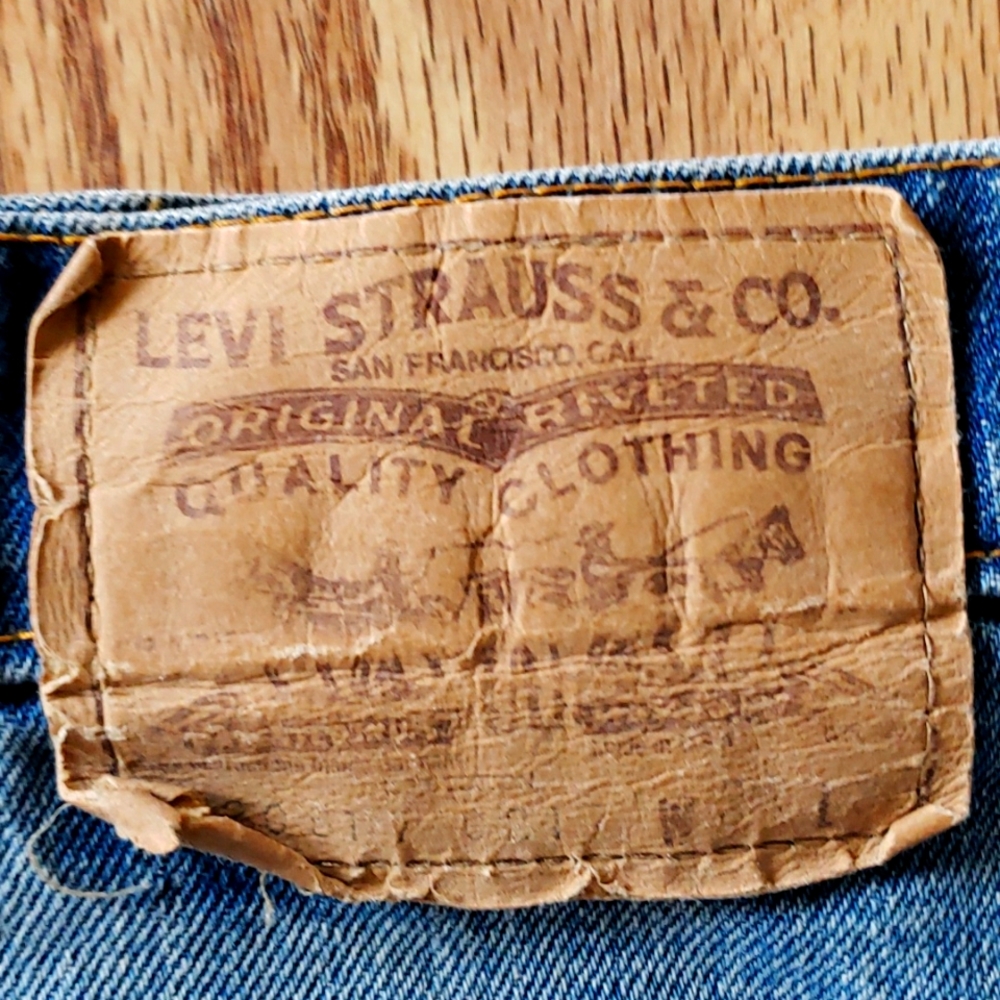 1970s Levi Distressed Cut Offs Shorts 34" Waist true vintage - Picture 7 of 8